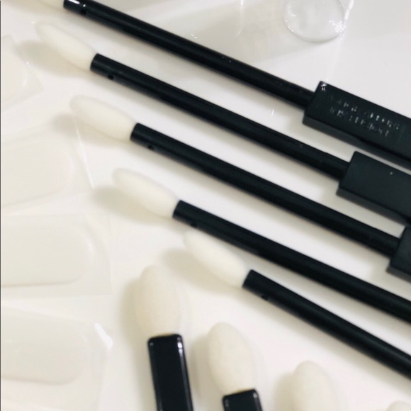 - Chanel lip gloss and eye shadow applicators bundle - Picture 2 of 5